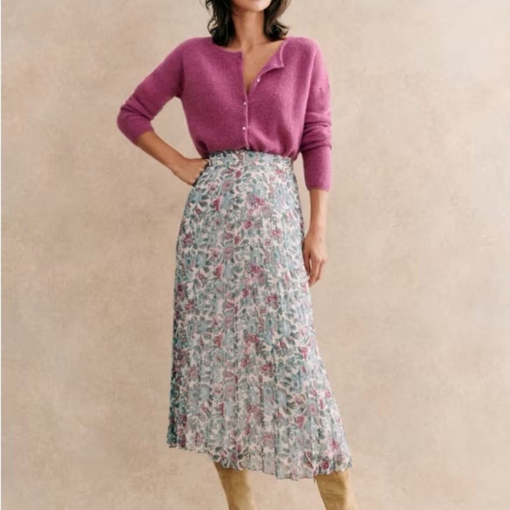 Sezane chic midi skirt for easy Parisian style